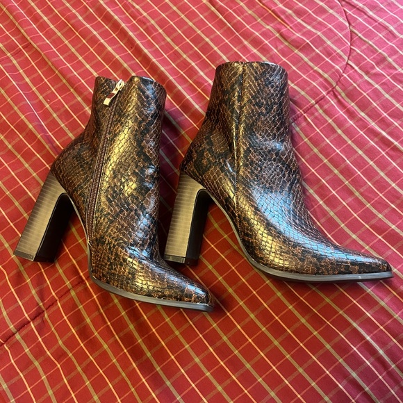 Snakeskin print ankle boots - Picture 1 of 12